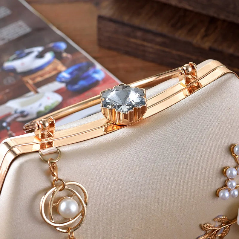 2025 New Women Handmade Flowers Clutch Handbags Wedding Evening Wallets Party  Purse For Ladies