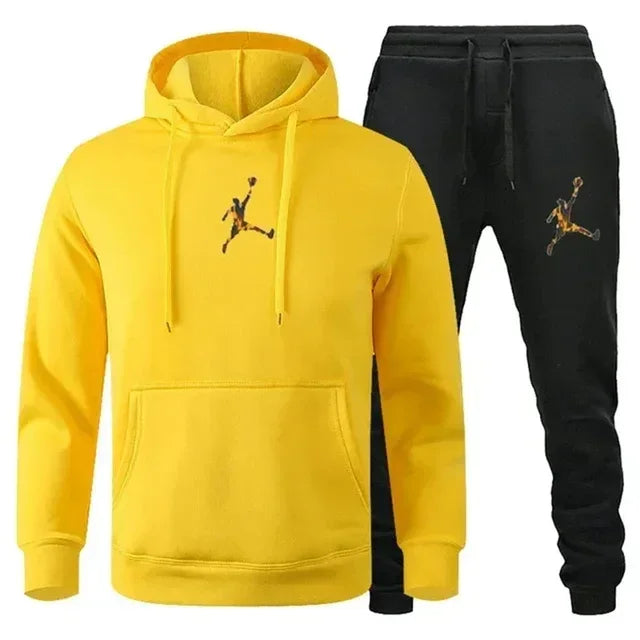 The two-piece pullover and jogging pants of the classic casual streetwear